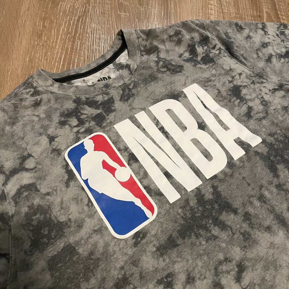NBA Mens T-Shirt Size Medium Grey Tie Dye Cotton Blend Graphic Logo Short Sleeve